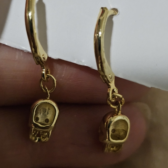 Skull huggie earrings - Picture 3 of 4
